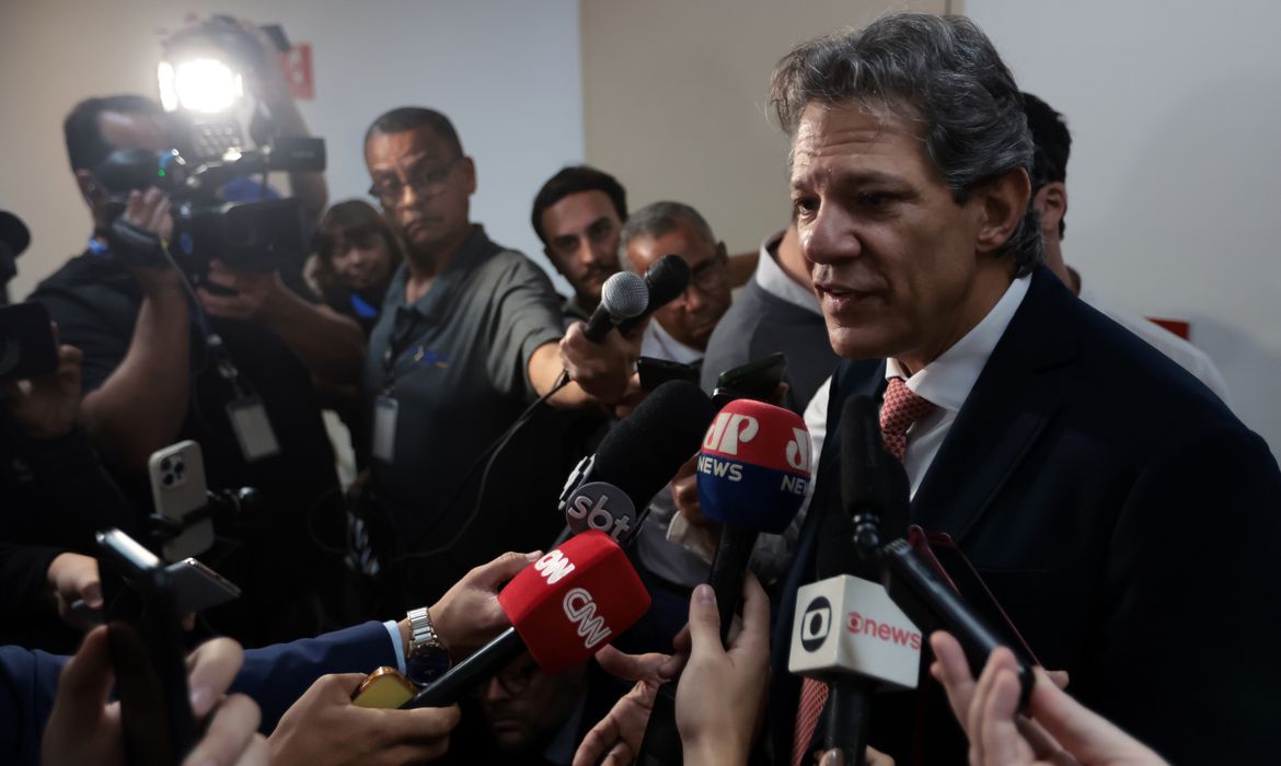 Impacto econômico do conflito no Oriente Médio é avaliado por Haddad