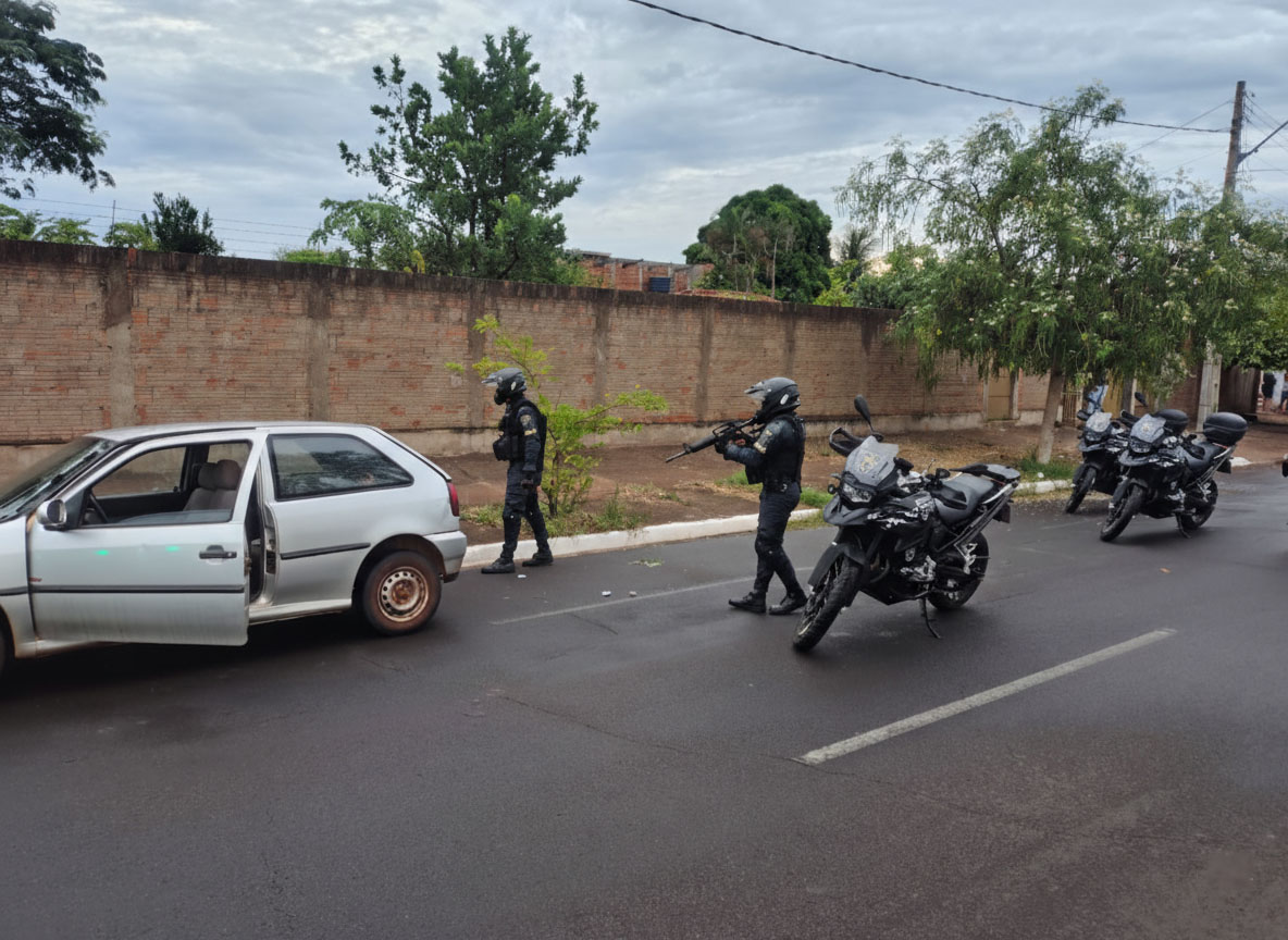 PM de Três Lagoas recupera carro furtado e prende suspeito