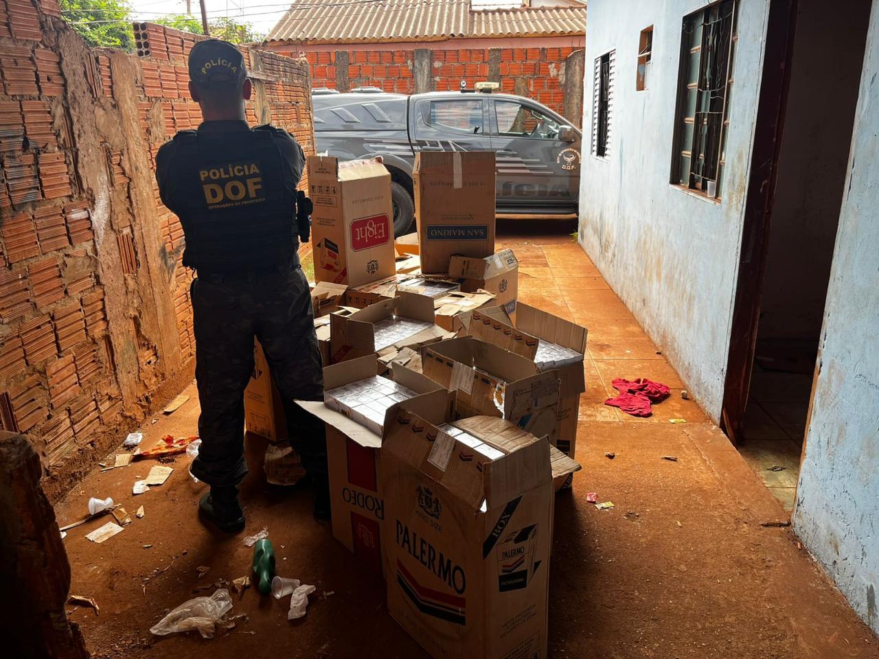 Van com cigarros contrabandeados é apreendida pelo DOF em Dourados