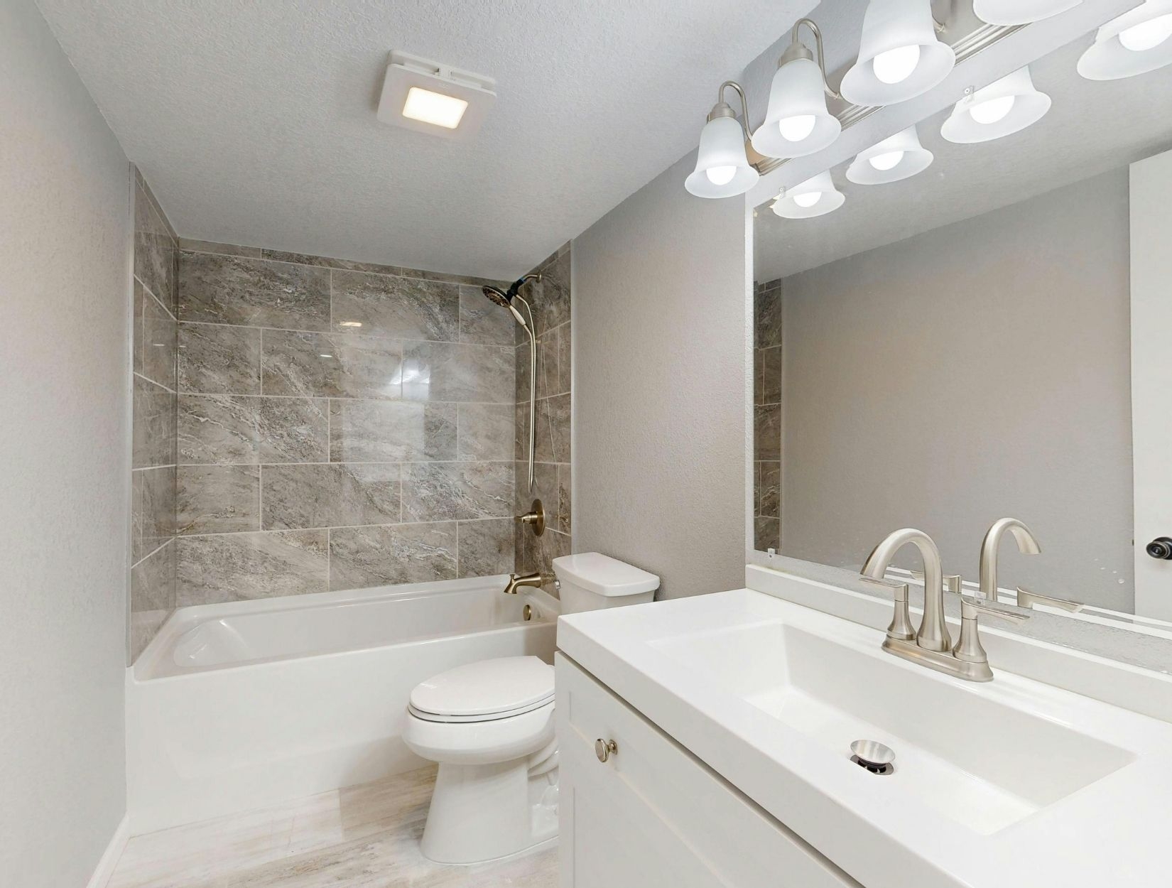 Do you offer professional house cleaning in Lincoln Park IL?