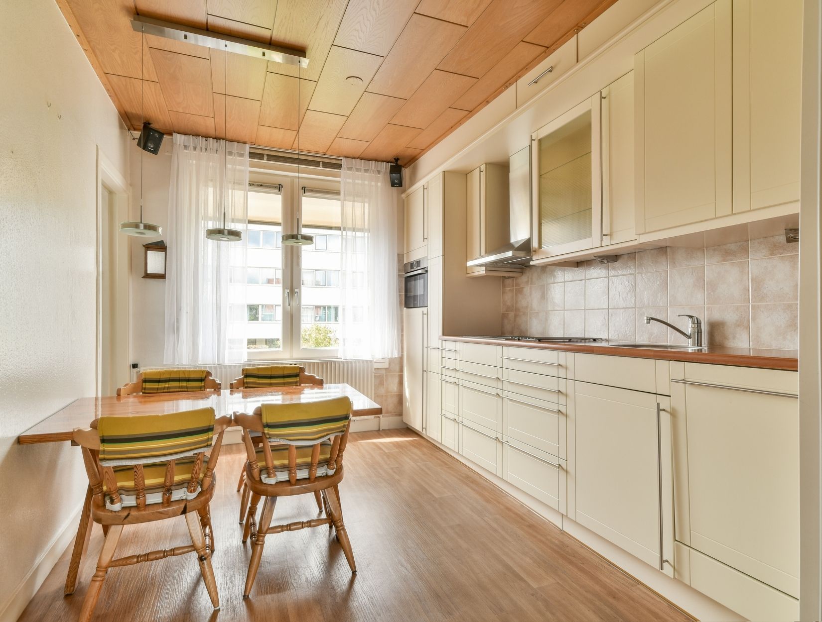 Can I book a cleaning for multiple rooms or floors?