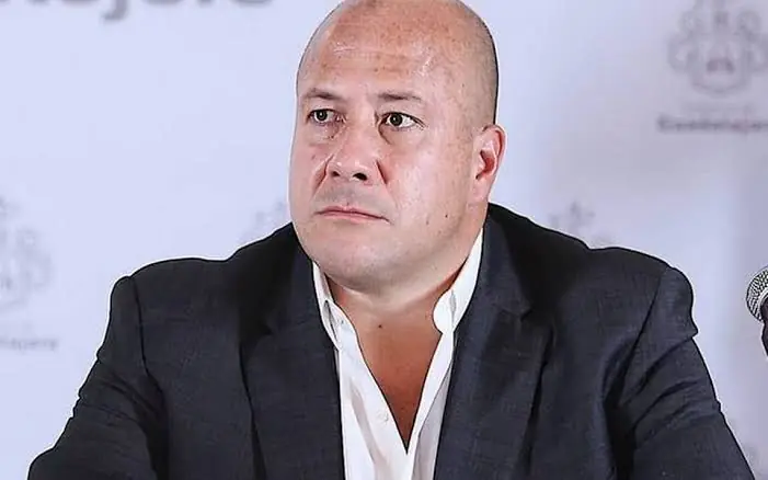 nxnoticias.com-critica-enrique-alfaro-que-desde-una-mesa-con-botana-y-cerveza-se-haya-hecho-el-destape-del-precandidato-presidencial-de-mc