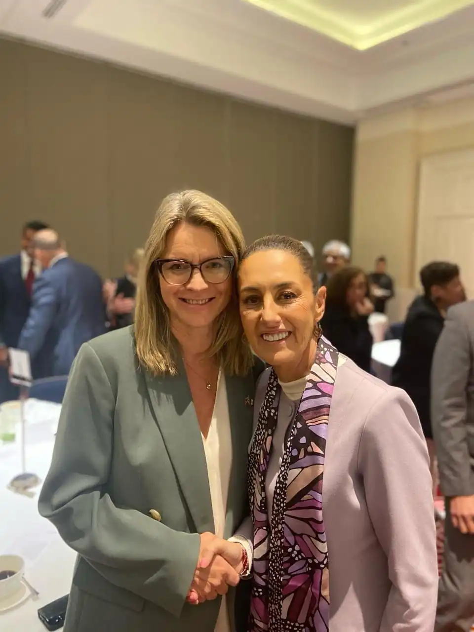 nxnoticias.com-se-reune-claudia-con-embajadores-de-70-paises