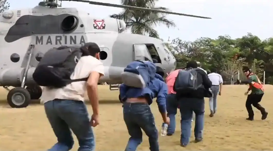 nxnoticias.com-reporta-sre-que-helicoptero-de-semar-rescato-a-mexicanos-en-haiti