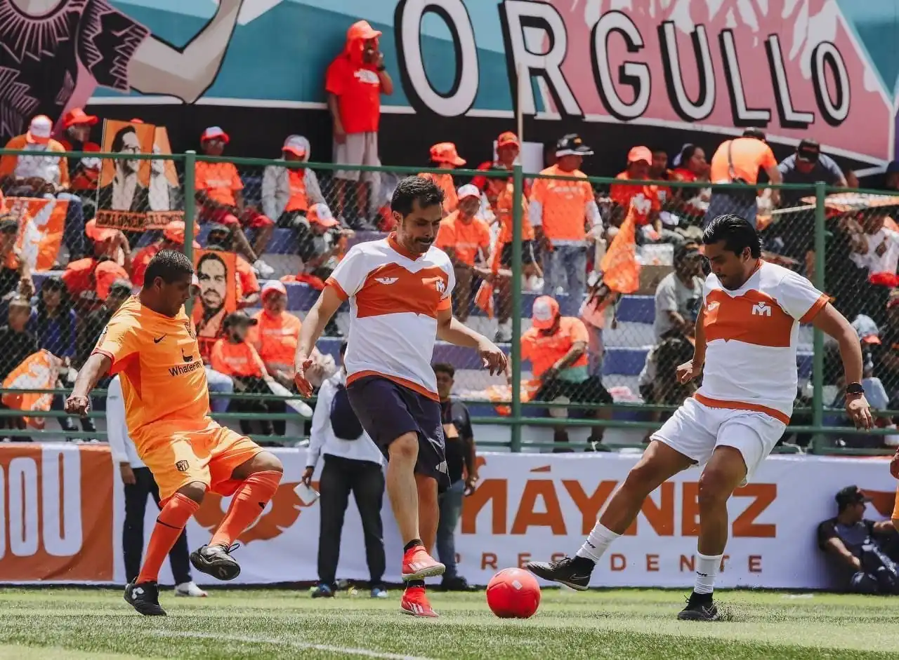 nxnoticias.com-visita-maynez-tepito-y-se-avienta-cascarita