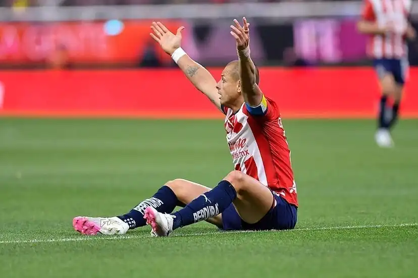 nxnoticias.com-chicharito-entre-el-esplendor-y-el-declive-en-chivas