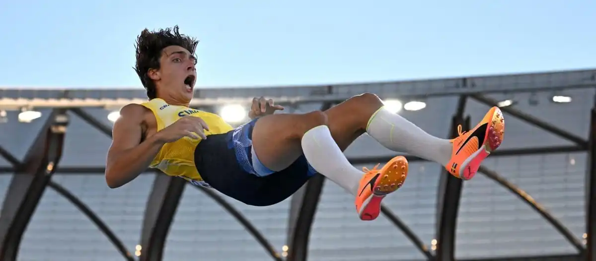 nxnoticias.com-el-saltador-mondo-duplantis-rompe-el-record-mundial-por-decima-vez
