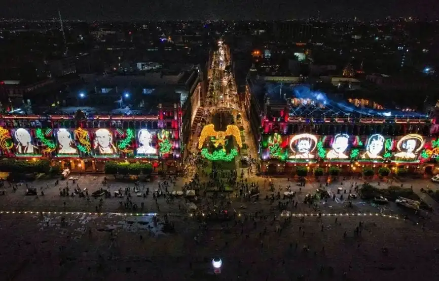 nxnoticias.com-encienden-alumbrado-decorativo-del-zocalo-para-celebrar-la-independencia-de-mexico