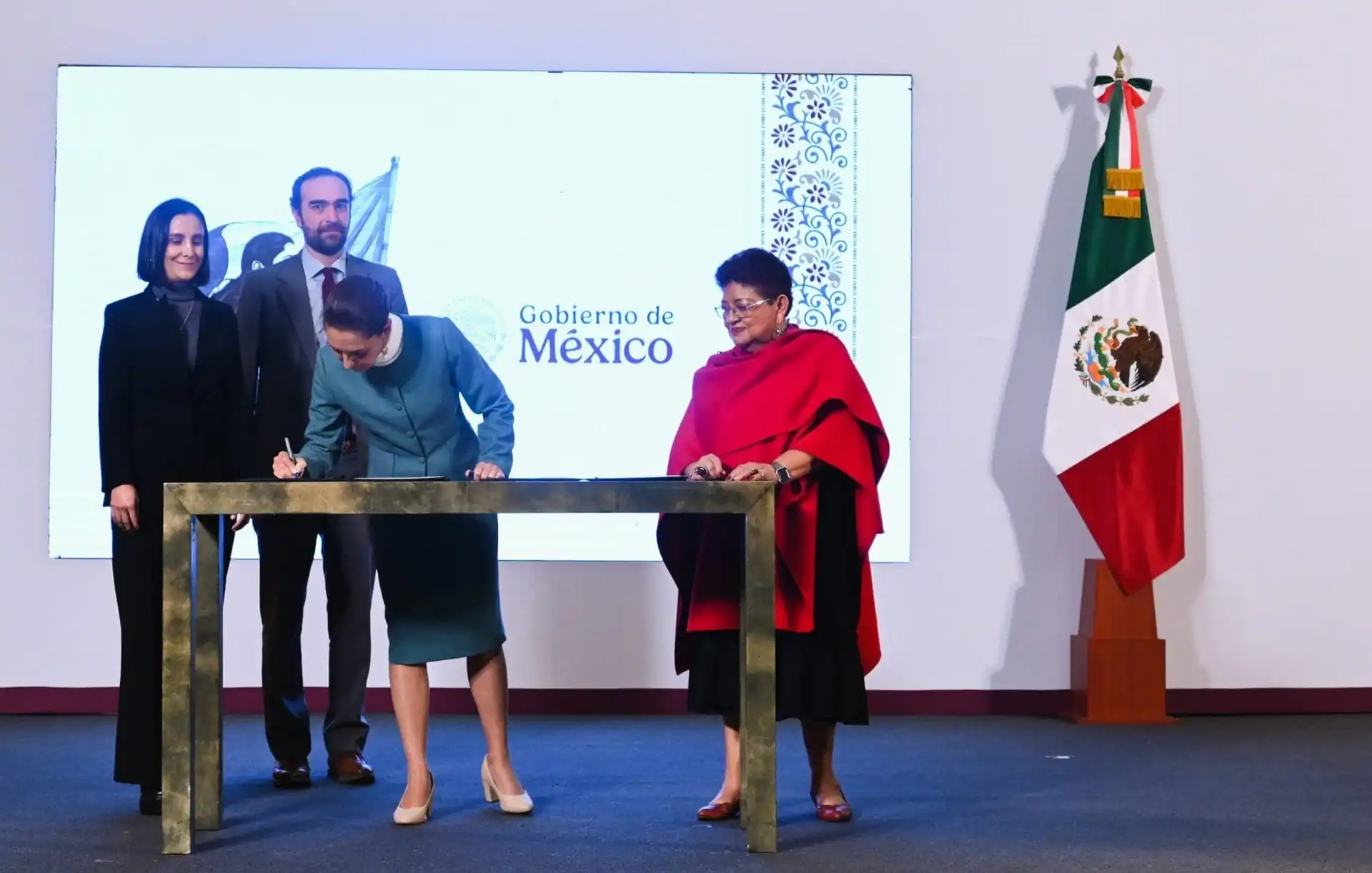 nxnoticias.com-firman-reforma-que-devuelve-pemex-y-cfe-al-pueblo-de-mexico