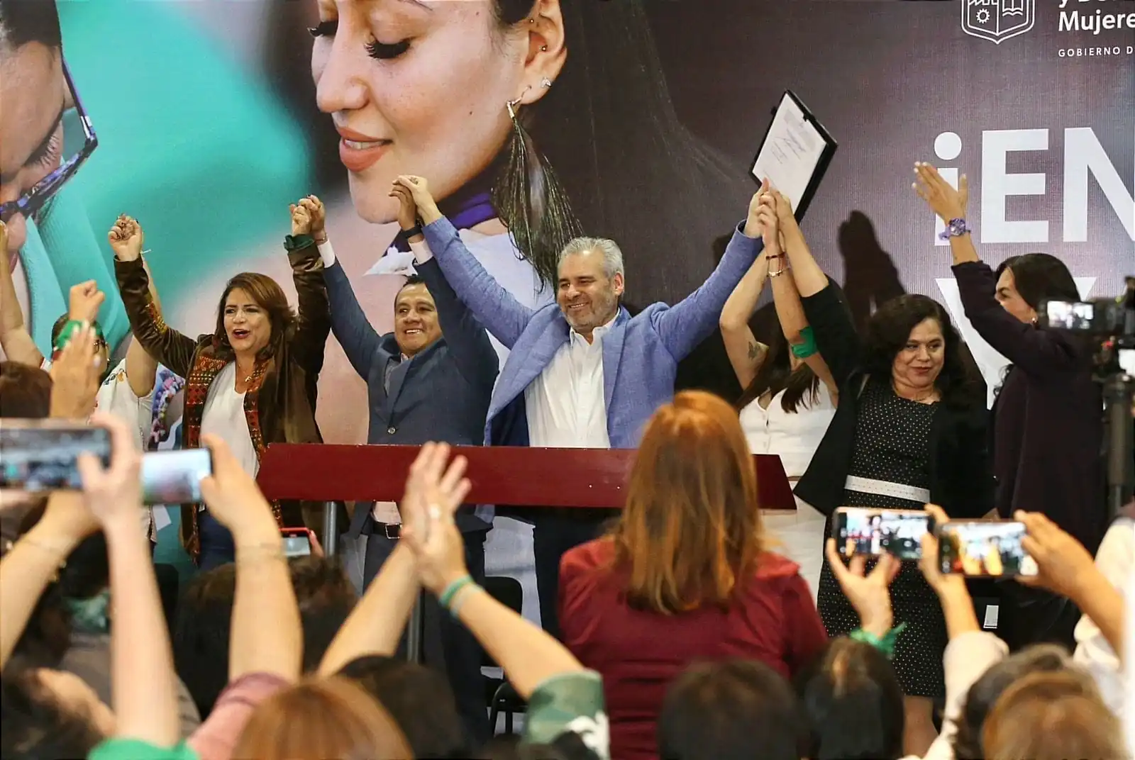 nxnoticias.com-gobernador-de-michoacan-firma-decreto-para-despenalizar-el-aborto