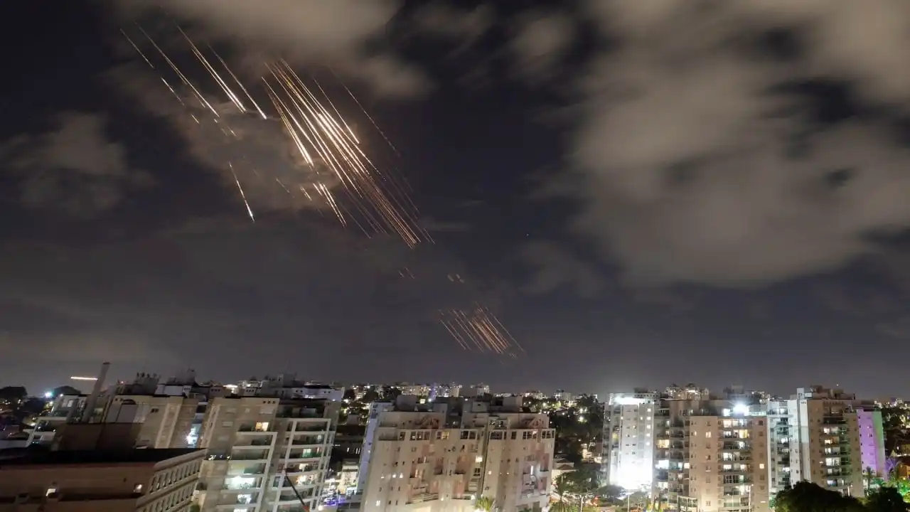 nxnoticias.com-iran-lanza-misiles-contra-israel-como-parte-de-la-escalada-del-conflicto