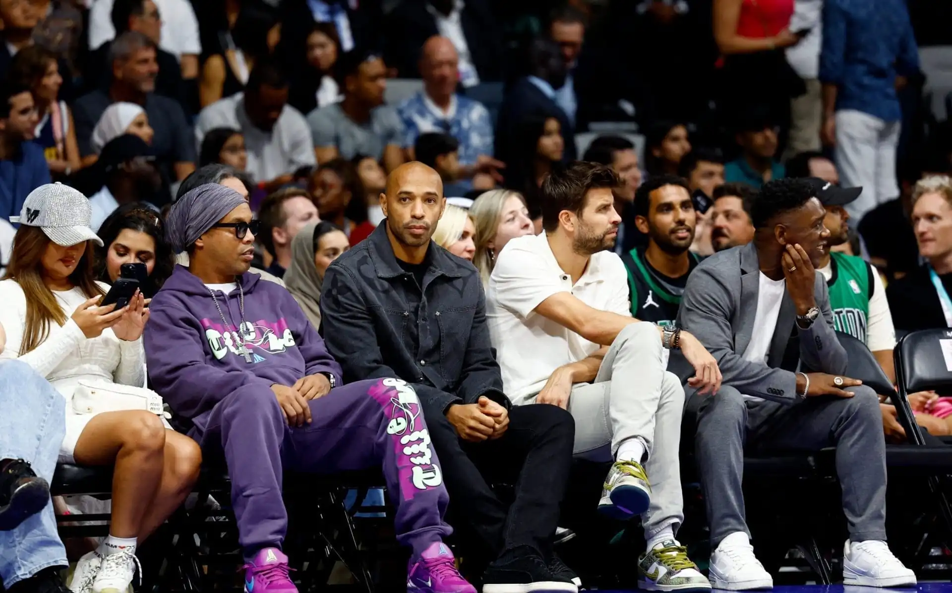 nxnoticias.com-ronaldinho-y-henry-se-roban-el-show-en-el-debut-de-la-nba-en-abu-dhabi