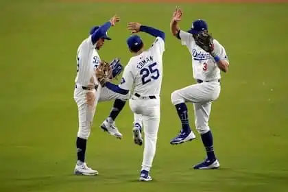 nxnoticias.com-dodgers-celebran-campeonato-con-desfile-y-homenaje-a-valenzuela