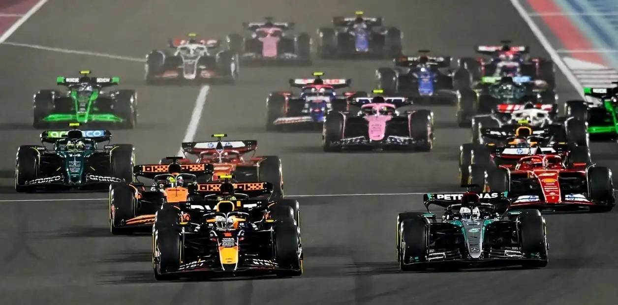 nxnoticias.com-mclaren-se-roba-la-atencion-en-abu-dhabi-con-norris-y-piastri-al-frente