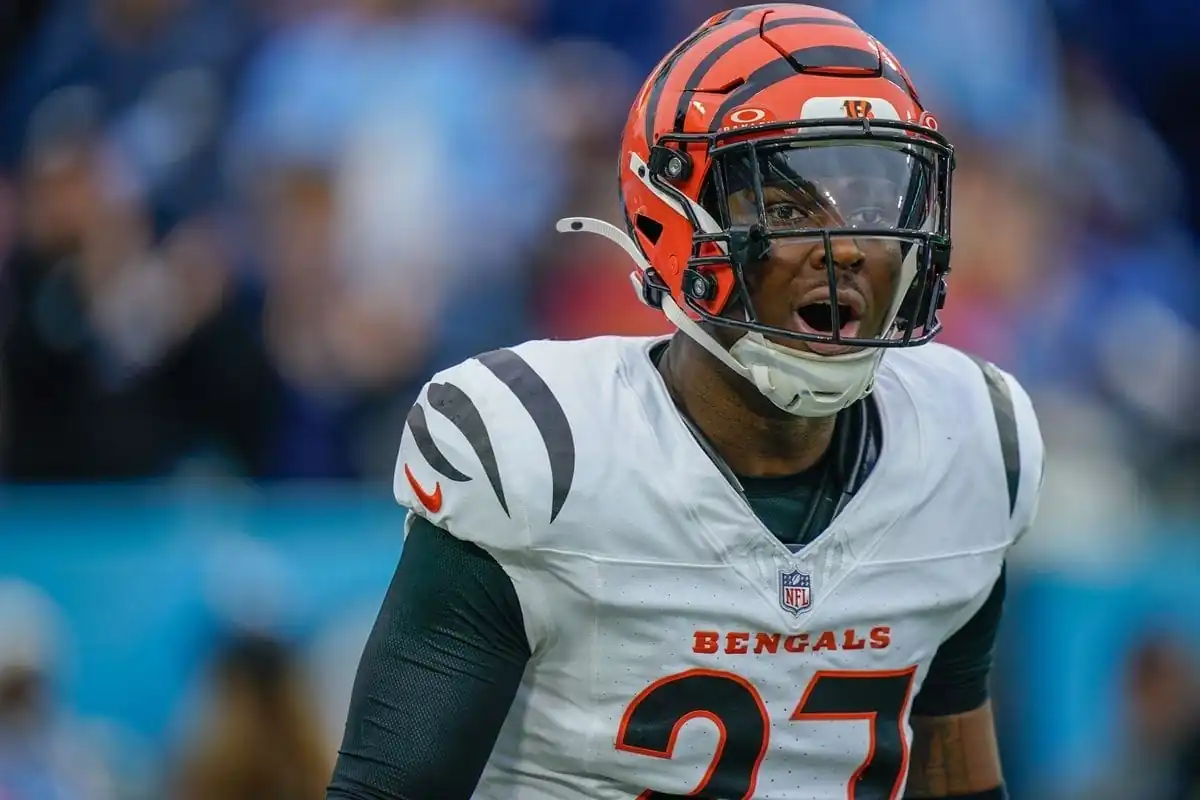 nxnoticias.com-nfl-el-error-viral-que-sacudio-a-los-bengals-cuando-jordan-battle-pierde-el-balon
