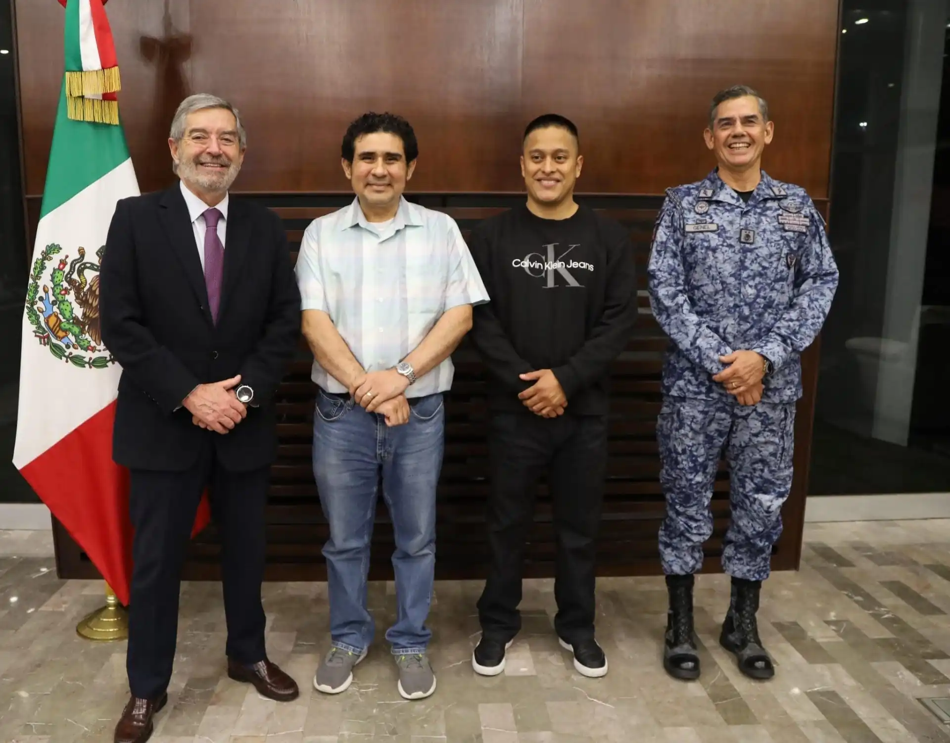 nxnoticias.com-aterrizan-en-aicm-mexicanos-liberados-del-buque-galaxy-leader