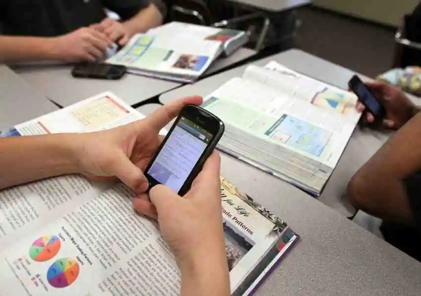 nxnoticias.com-buscan-prohibir-celulares-en-escuelas-de-queretaro