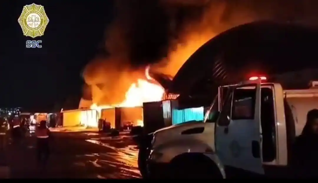 nxnoticias.com-incendio-consume-bodegas-en-central-de-abasto-de-iztapalapa