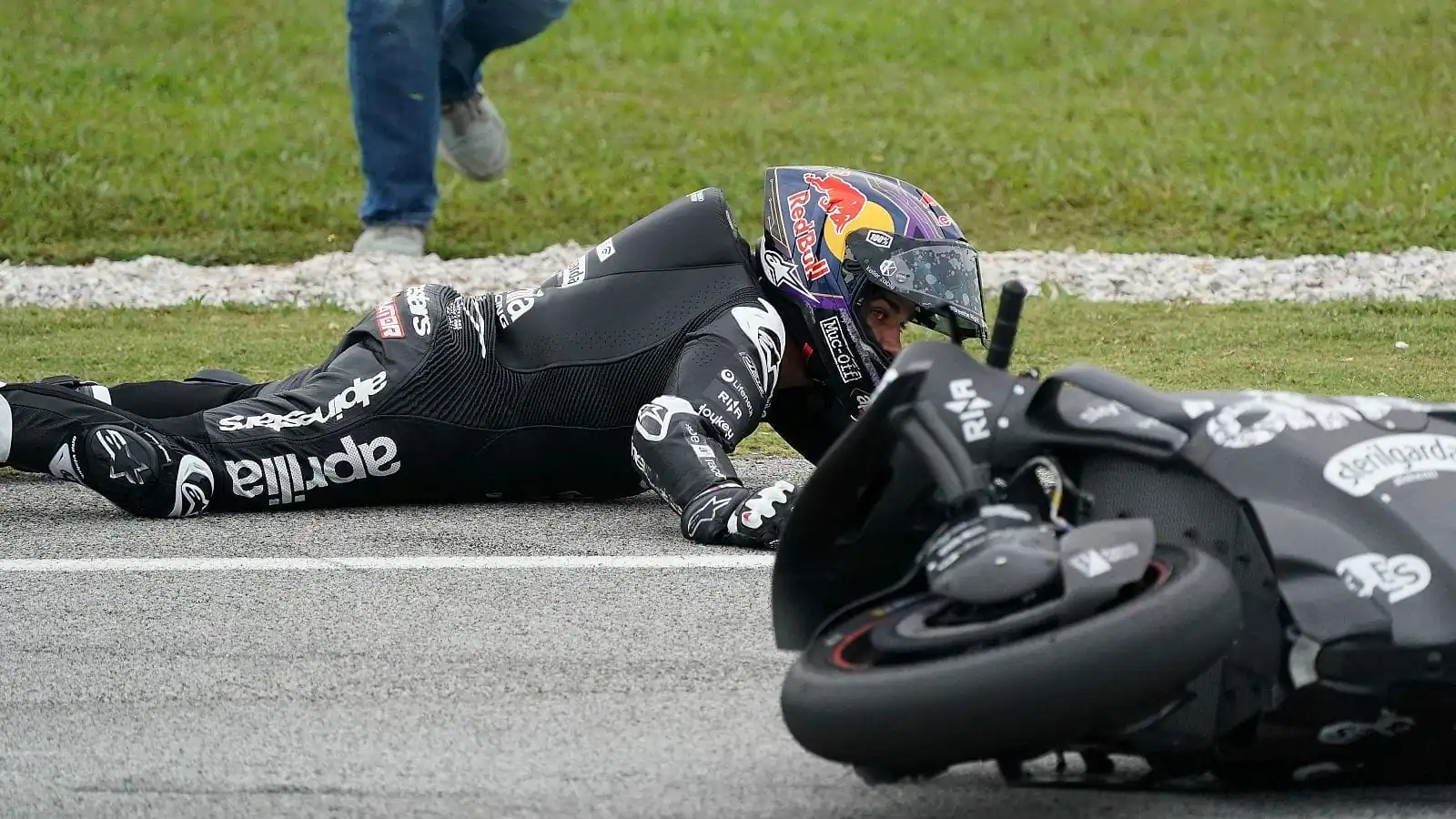 nxnoticias.com-motogpmartin-supera-la-operacion-y-aprilia-investiga-su-caida