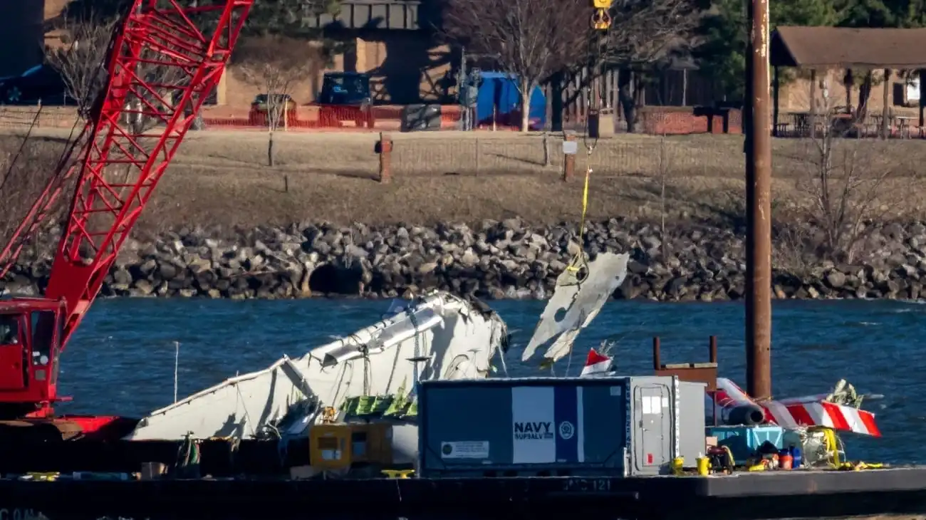 nxnoticias.com-recuperan-cuerpos-por-choque-aereo-en-washington