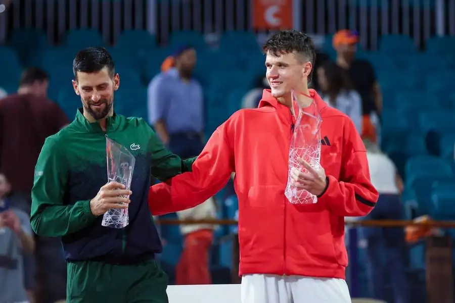 nxnoticias.com-contra-todo-pronostico-mensik-vence-a-djokovic-en-el-masters-1000-de-miami