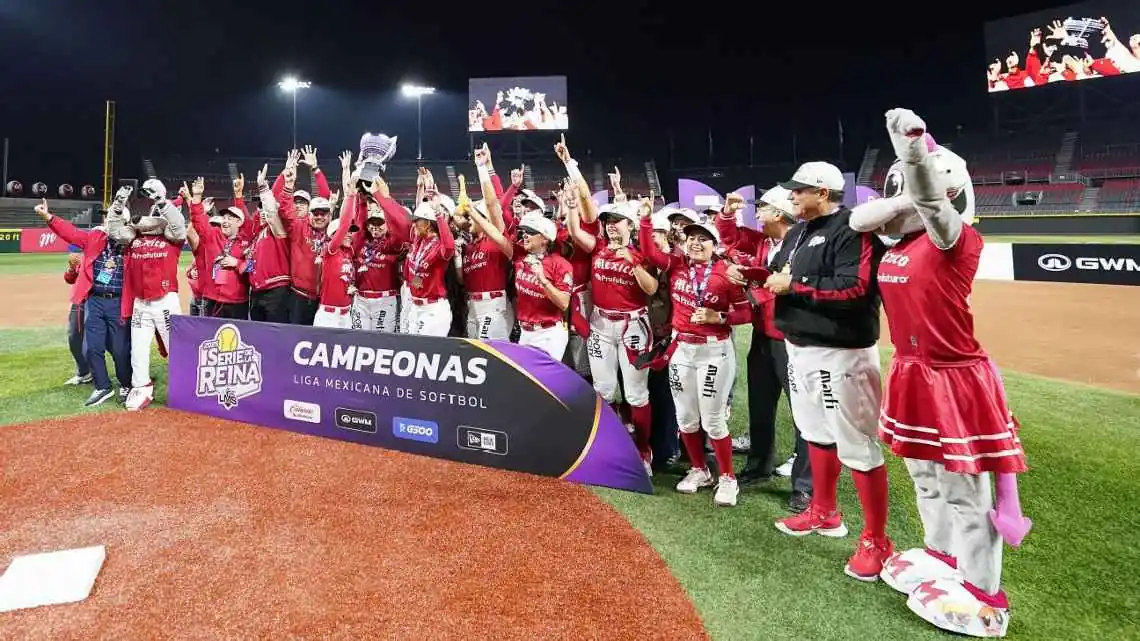 nxnoticias.com-diablos-rojos-femenil-celebran-su-primera-corona-de-softbol-en-el-estadio-harp-helu