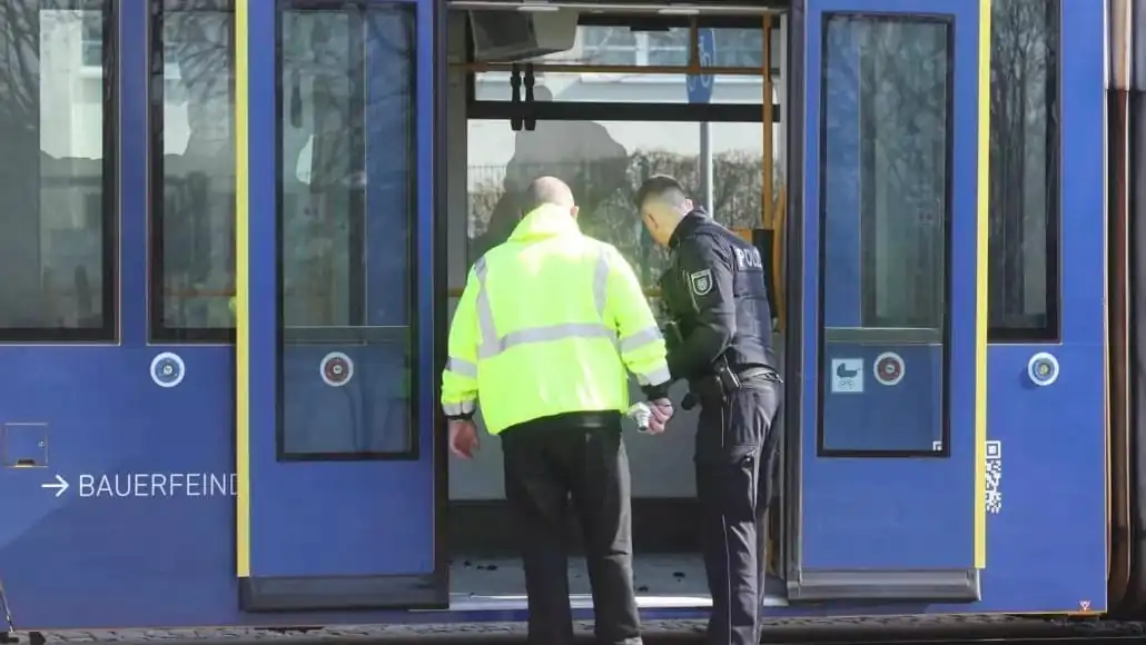 nxnoticias.com-prende-fuego-a-su-esposa-en-un-tranvia-en-alemania