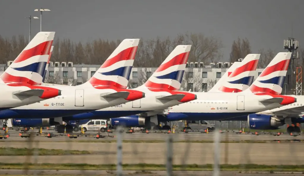 nxnoticias.com-reanudan-algunos-vuelos-en-aeropuerto-en-londres-tras-incendio