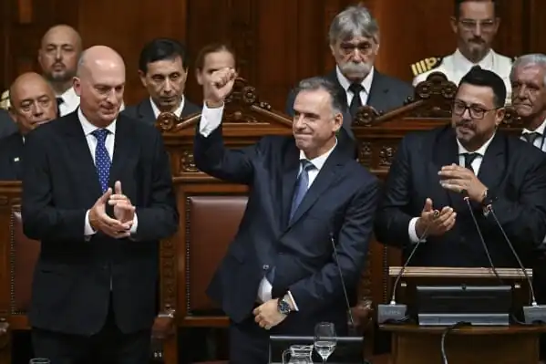 nxnoticias.com-yamandu-orsi-asume-la-presidencia-de-uruguay-hasta-2030
