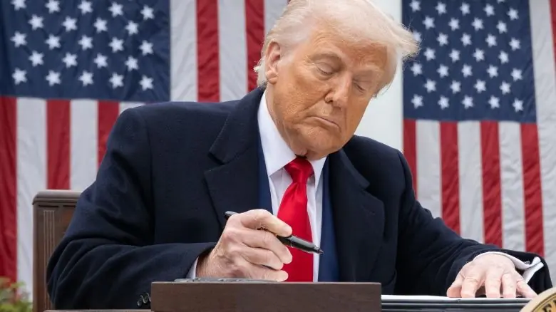nxnoticias.com-trump-ordena-recortar-fondos-a-medios-publicos
