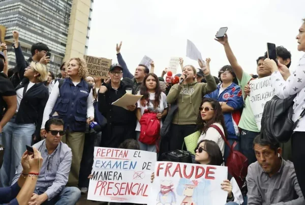 Aspirantes a la UNAM presentan pliego petitorio.