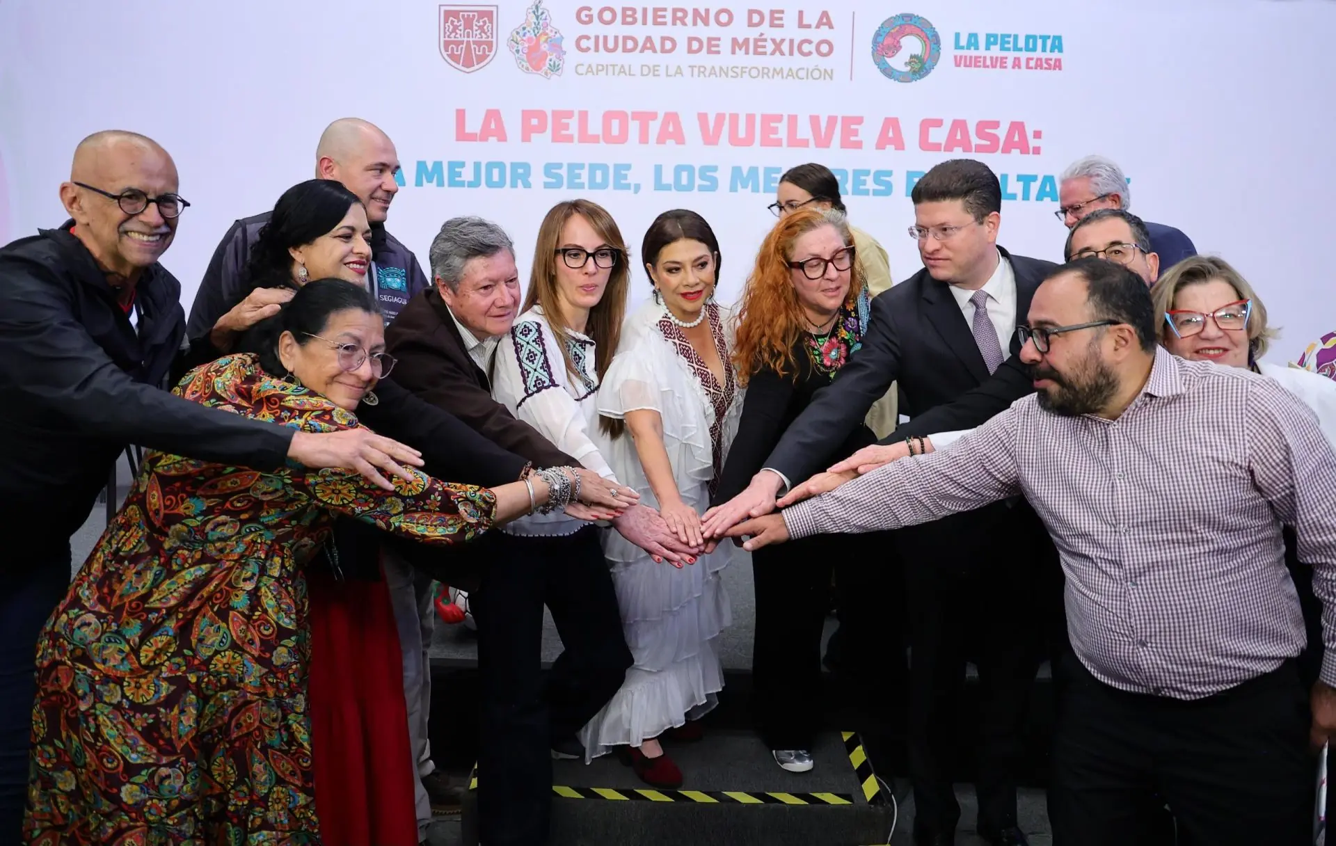 Brugada reconoce a gabinete capitalino por Mundial 2026.
