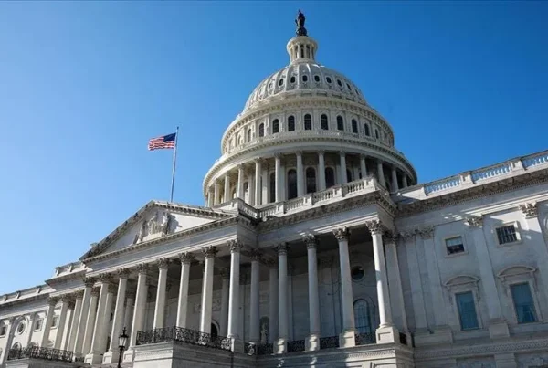 Cámara de Representantes de EU se opone a guerra de Trump.