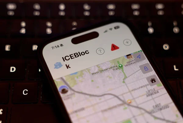 Joven crea app que alerta sobre ICE.
