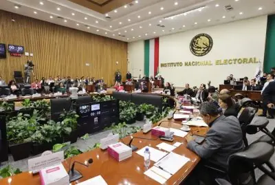 Mexicanos mantienen confianza en el INE.