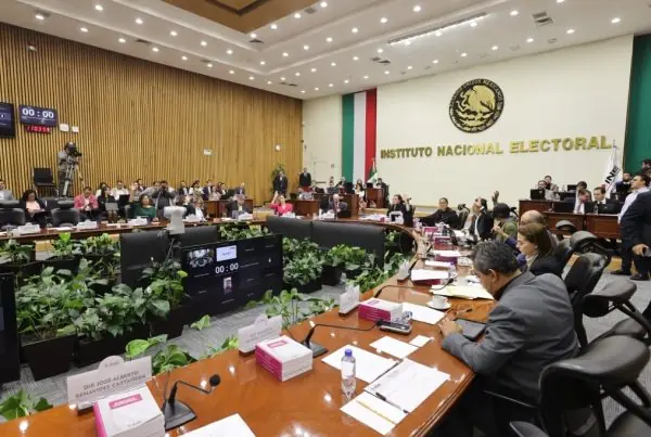 Mexicanos mantienen confianza en el INE.