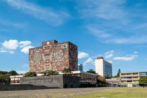 UNAM suspende trámites de inscripción a licenciatura.