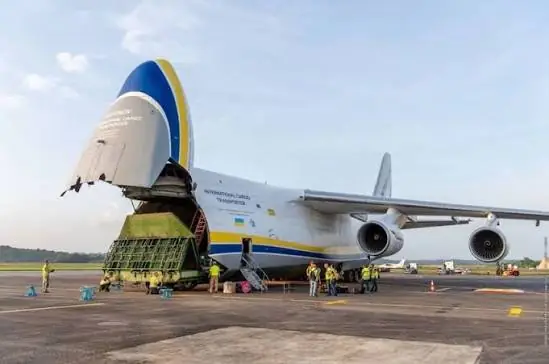 Avión ruso llega a Venezuela con ayuda humanitaria.