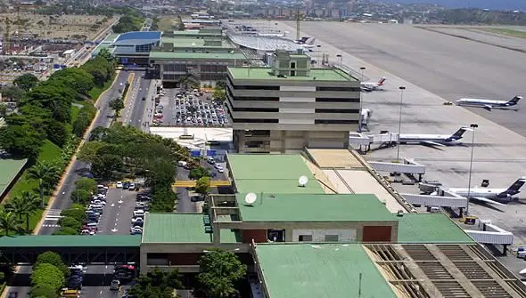 Aeropuerto Simón Bolívar reanuda actividades.