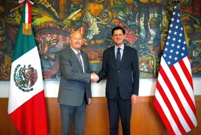 Se reúnen embajadores de EU y México.