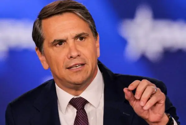 Donald Trump pide respaldo al Senado para Todd Blanche.