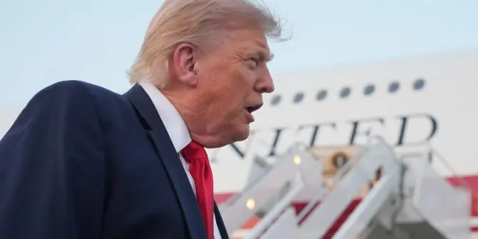Trump conversa con Burnham.