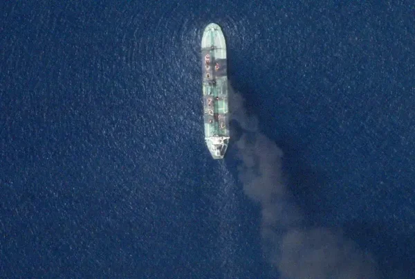 Rebeldes en Yemen reivindican ataque en el Mar Rojo.