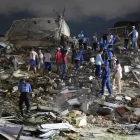 Equipos forenses recuperando cuerpos tras terremoto en Venezuela 2026.