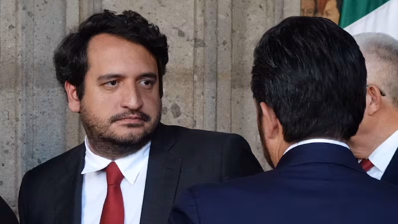 Andy López Beltrán llama a resistencia ante retiro de visa.