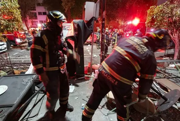 Explota un tanque de gas en restaurante de la colonia Roma.