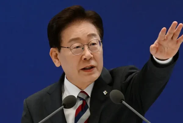 Presidente de Corea del Sur busca diálogo con su homólogo de Corea del Norte.