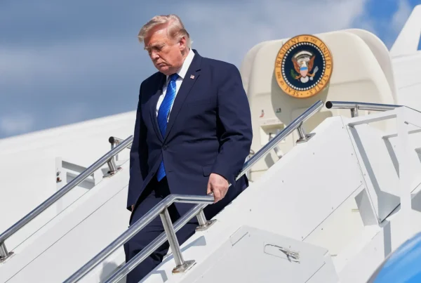 Corte Suprema da revés a Trump en política antiinmigrante.