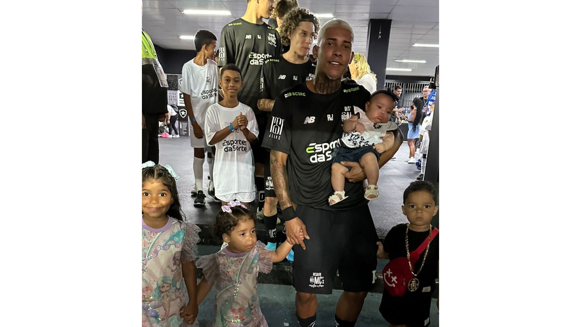 Mc Poze do Rodo com os filhos