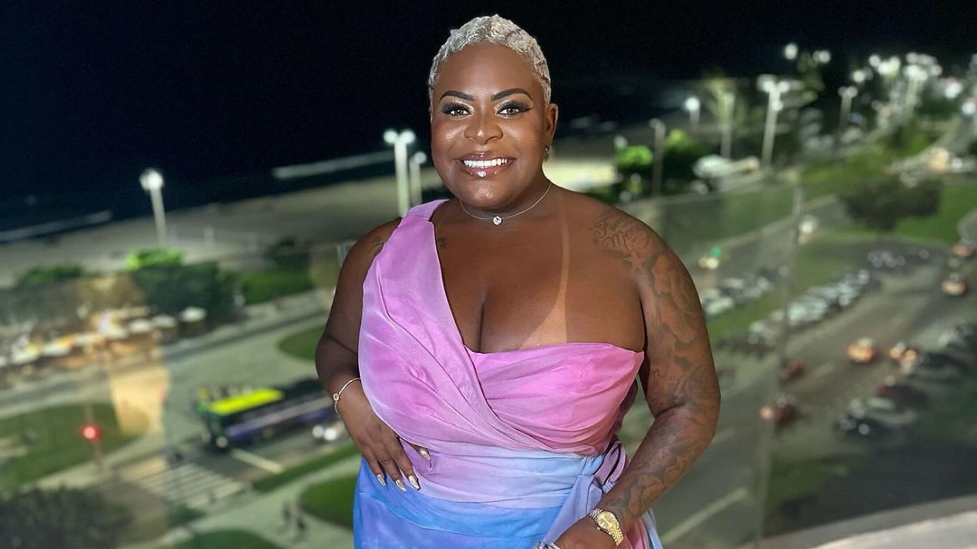 Mulher posando para foto